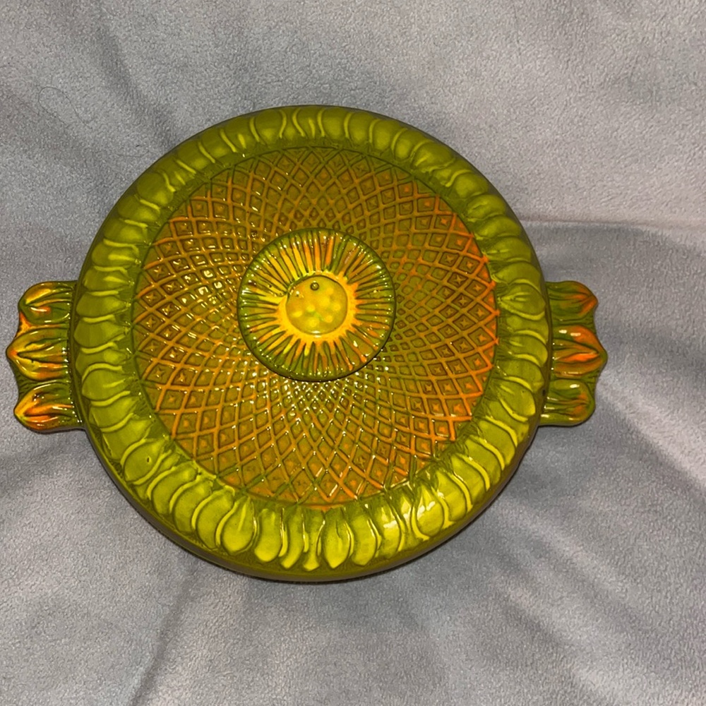 Vintage.  Rare.  Pacific Stoneware sunflower Dutch oven